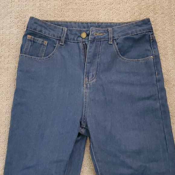Denim - High wasted blue jeans
